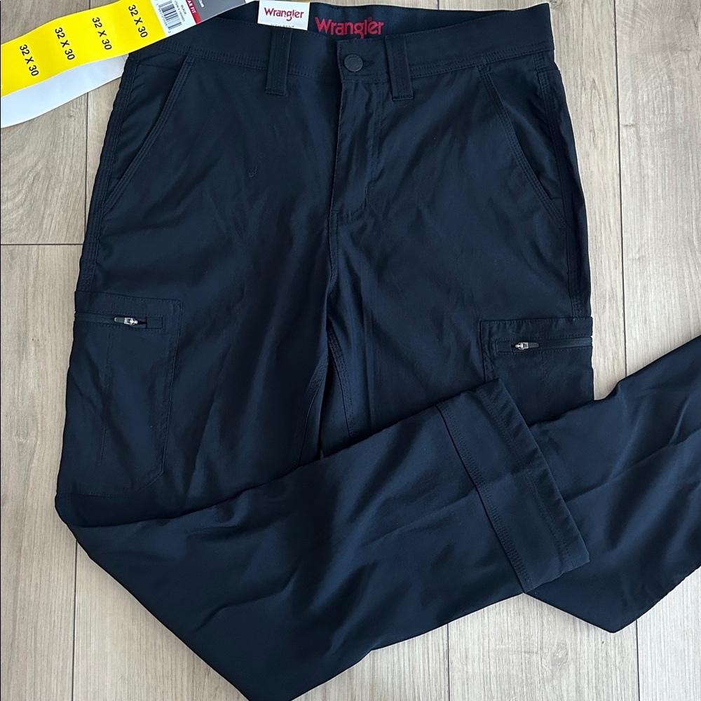 NWT Wrangler Black Tech Pants Mens Size 32x30